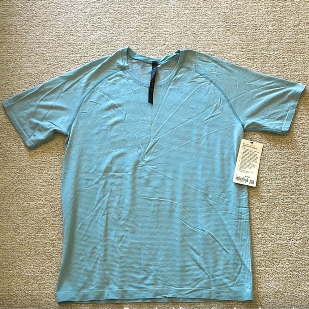 lululemon men’s metal vent tech athletica Blue Short Sleeve Tee